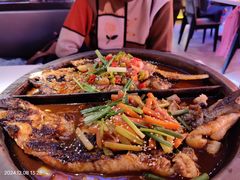 -鸣记脆皮烤鱼(三八广场店)