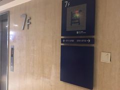 -万达广场菱角湖店-地面停车场