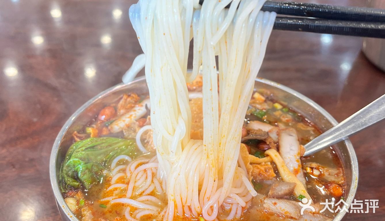 打卡传说中好吃的周成芝螺狮粉！？！