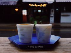 青花瓷杯拿铁-茶是一枝花泡茶店