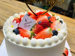 红丝绒草莓进口淡奶油裸蛋糕-艾加柒克蛋糕茶歇甜品台(春熙路店)