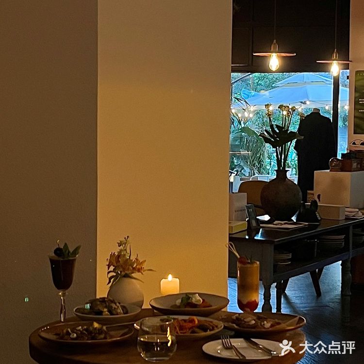 日落下的浪漫🥂藏在巷子里的法式餐酒馆