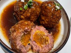 鸭蛋黄狮子头-梅飞酒家(名辉豪庭店)
