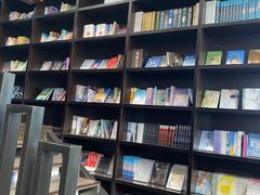 -钟书阁(松江泰晤士小镇店)