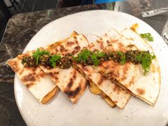 招牌鸡肉芝士饼-LESCEDARS Brasserie Bistro香柏树