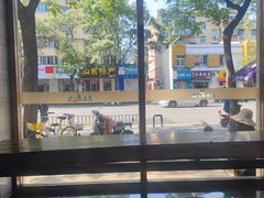 -亮亮面馆(经六路店)