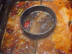 -老牌坊云南鱼豆花火锅(哈西万达店)