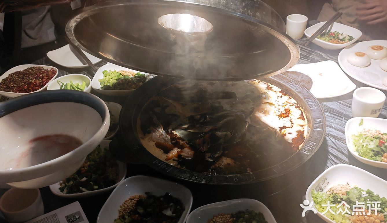 比其他家火锅鱼好吃亿点点｜老船舫
