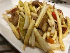 藕尖炒爽肉-五谷芳乳鸽王（大梅沙总店C区）(网红打卡店)