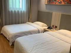 -怡莱酒店(上海大学店)