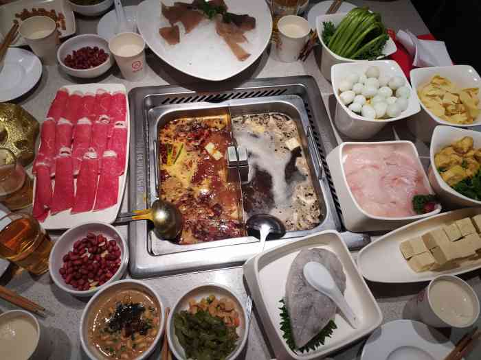 海底捞火锅(大融城店)-"越来越冷吃顿火锅吧,从扶梯上来一眼就看到.
