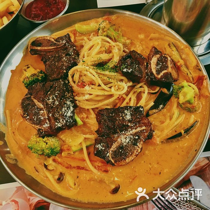 牛排玫瑰酱意面