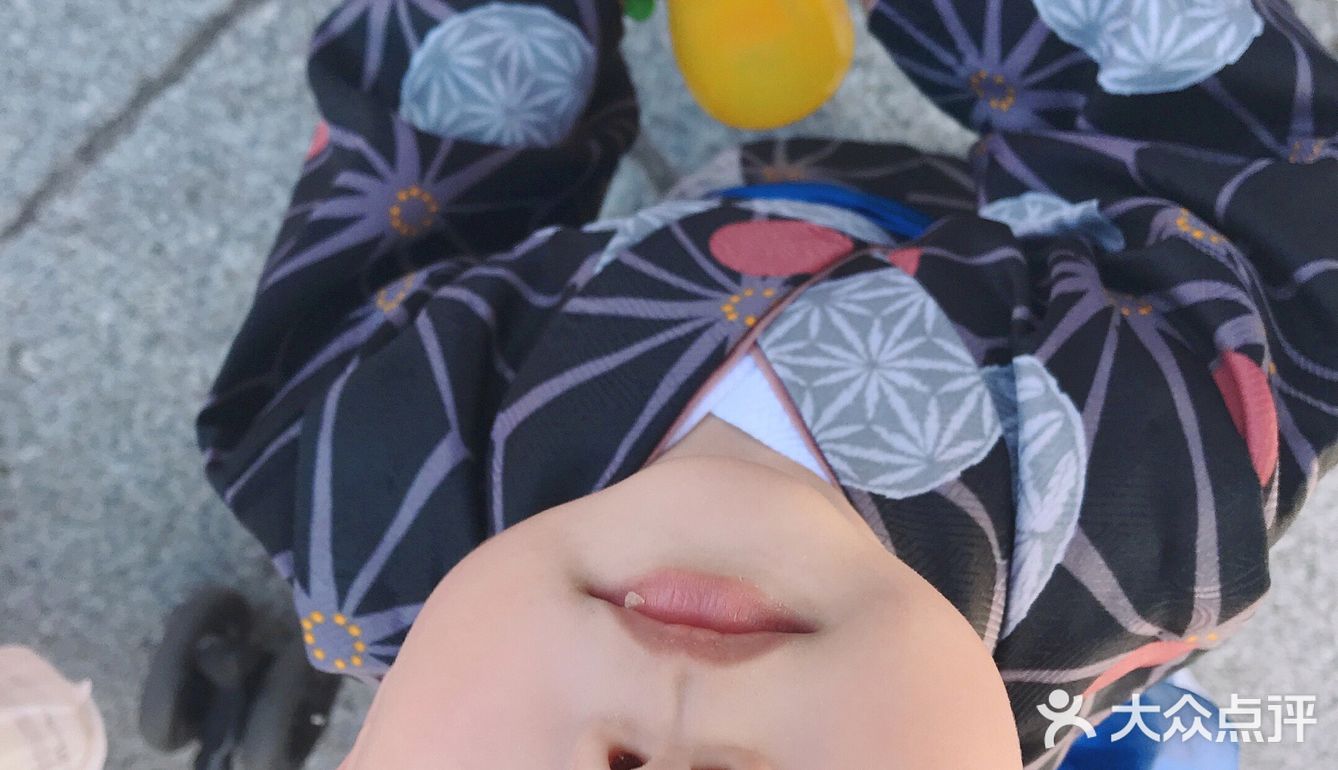 我记得是绑在了边上，然后让它化解