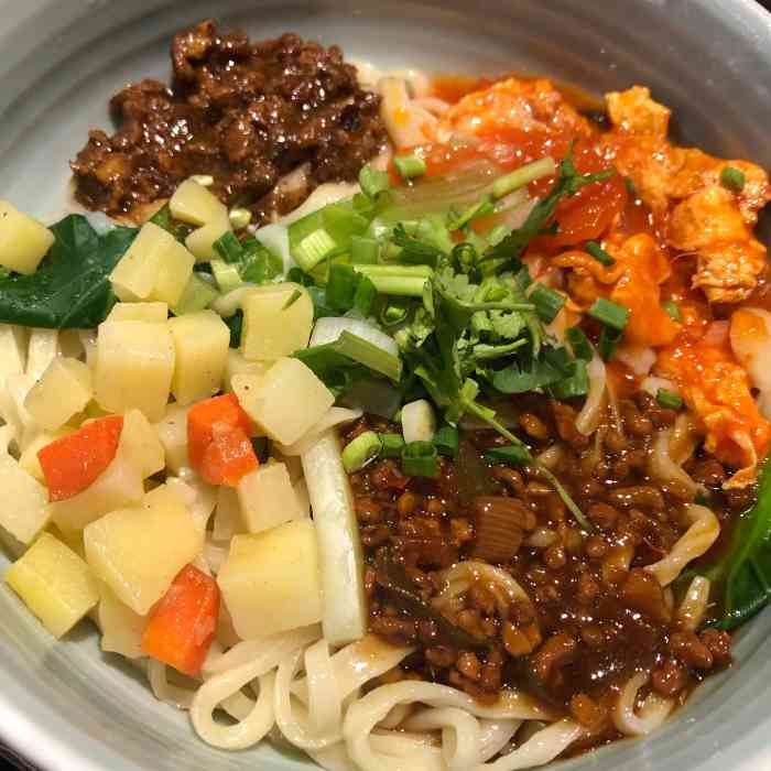 福泰面庄在东五路万达广场旁边,味道还不错.