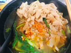 -两勺子一碗口水鸡拌面