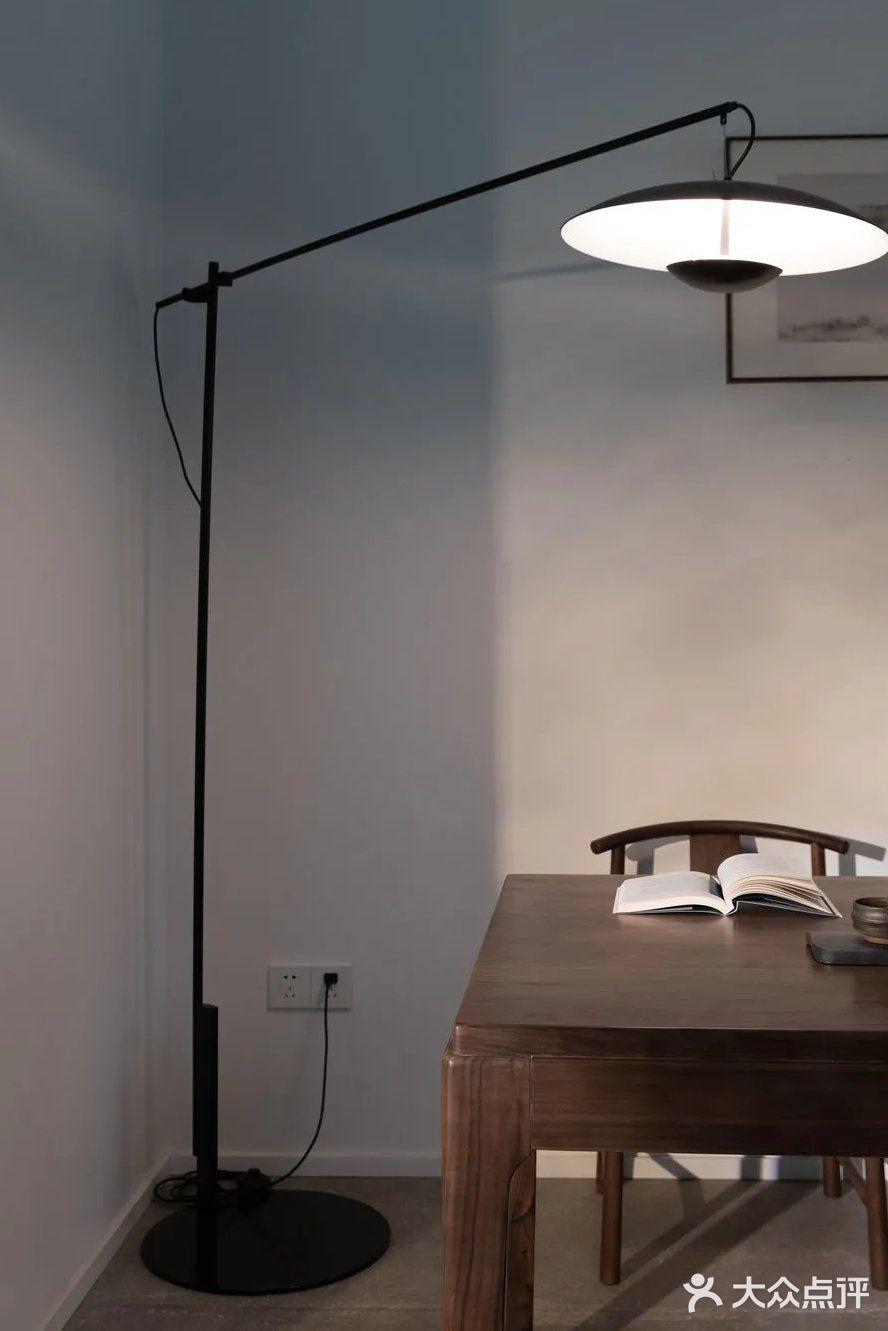 40岁大叔把客厅去掉，装修成极简新中式，新家静谧又美好，喜欢