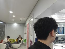-镁连社·美联社