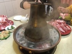 -洞庭洲·防空洞火锅·烧烤·铜锅涮肉(新百广场店)