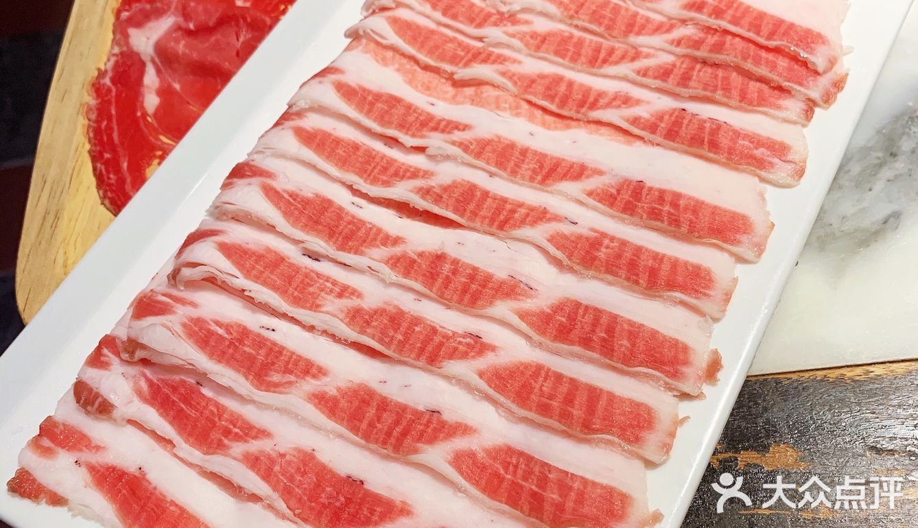 边涮肉边喝汤的火锅店