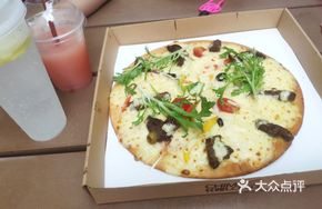 Traditional Herb Roast Beef Pizza