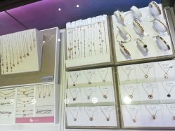 -潮宏基珠宝旗舰店(苏宁广场店)