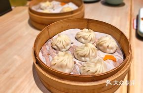 鲜虾鲜肉小笼包