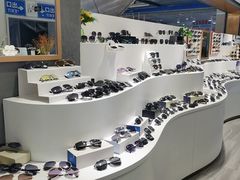 -宏宇眼镜蔡司依视路折扣店(兆佳眼镜城店)