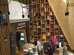-新华里咖啡书吧(新华书店小寨店)