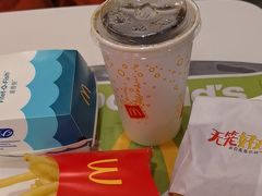 -麦当劳(上海虹桥站30B检票口楼上)