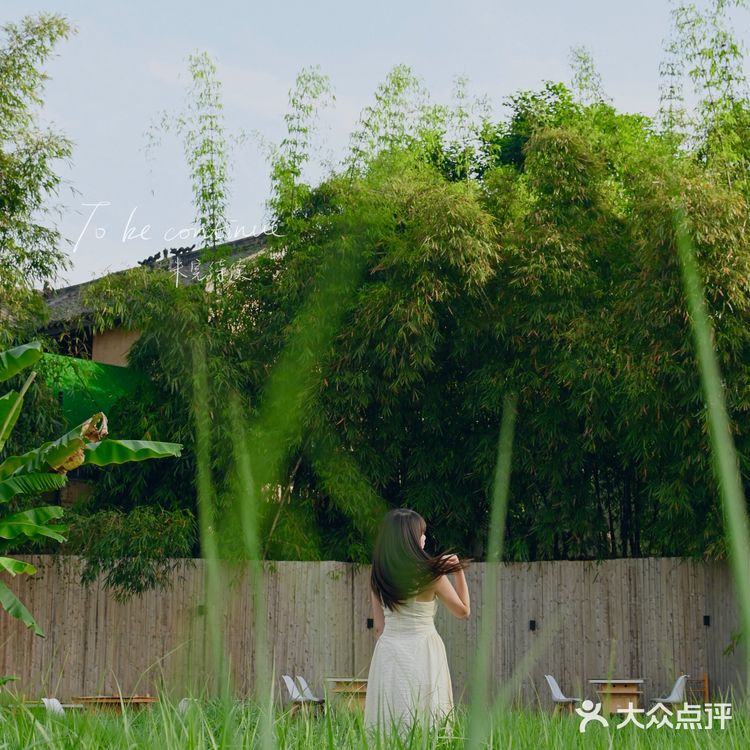 在花园里吃烤肉是一种什么体验呢⁉️  