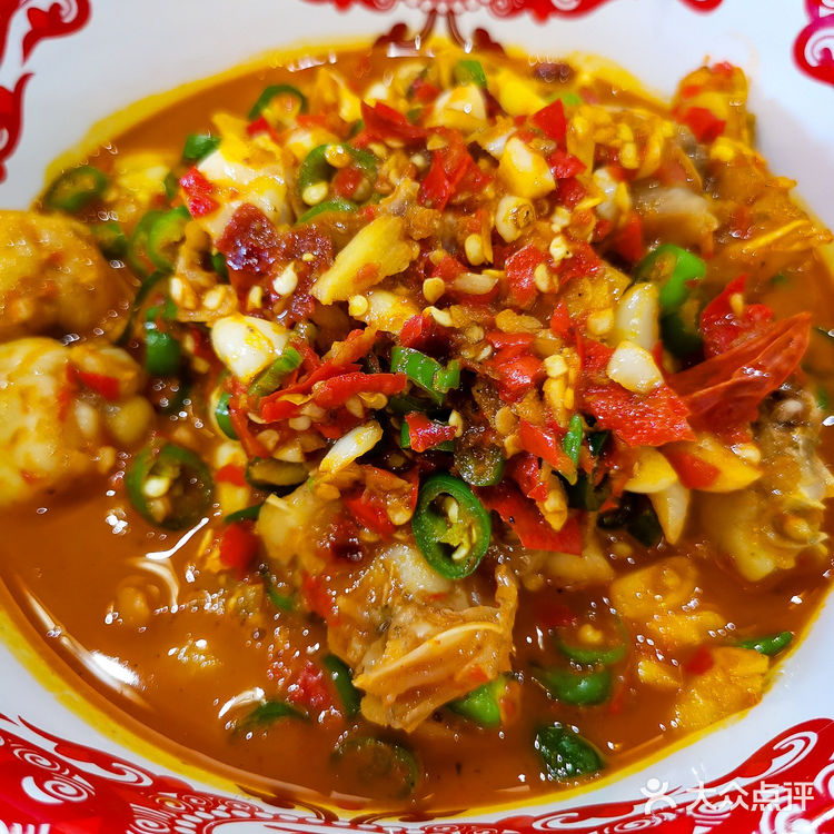 很容易脱骨吸入口中。油浸鱼的鱼肉也很鲜嫩,好吃爱吃