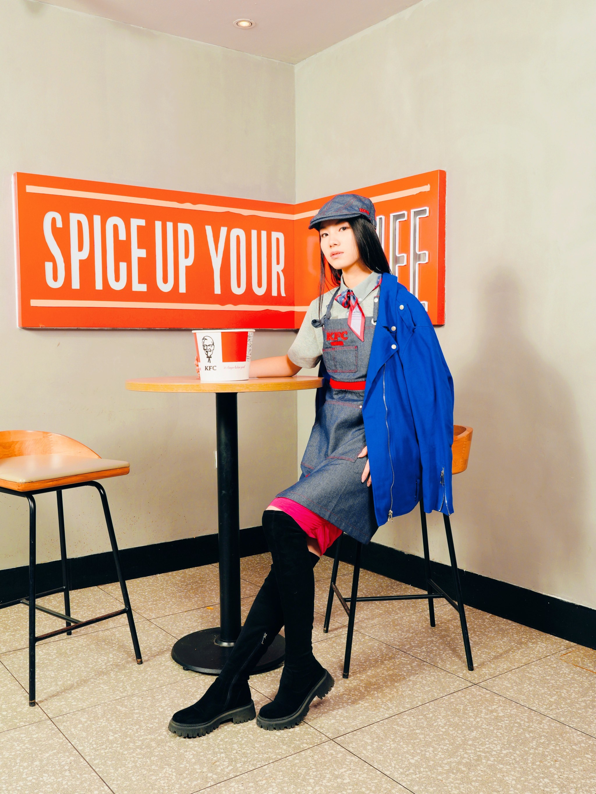 肯德基的制服也太好看了吧 我想穿着上街