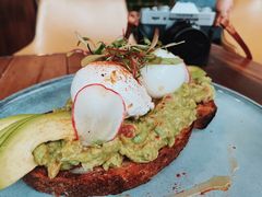 牛油果温泉蛋吐司-O'mills Sourdough Bakery&Bistro(永嘉路店)