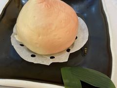 蛋黄莲蓉寿桃包-广州酒家(昌岗地铁站店)