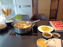 -鲜入唯煮·港式海鲜牛肉火锅(金宝街店)