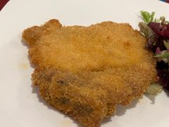 崇明生态猪炸猪排配辣酱油-红房子西菜馆(淮海中路店)