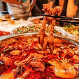 人均50+重庆最帅江湖菜｜肥肠鸡和小龙虾双王炸！