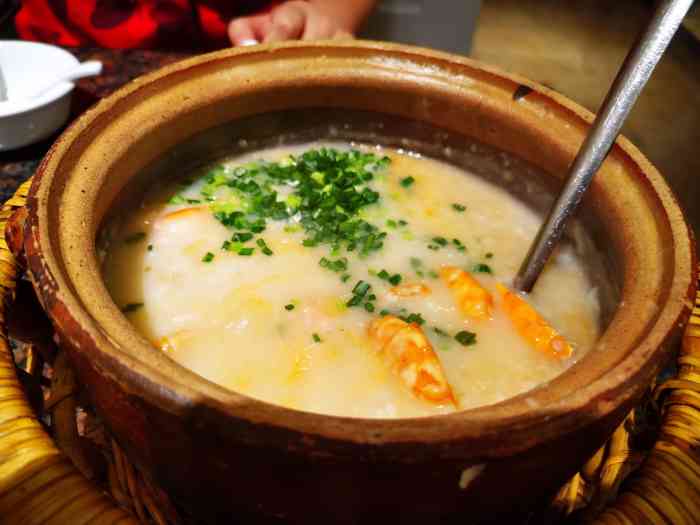 一品天下海鲜粥(秦园东路店)-"去的时候时间还比较早,不用等位,进门一