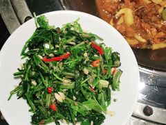 -挂旗柴锅鸡(蚌山区嘉年华店)