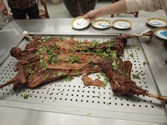 -亮河湾山庄