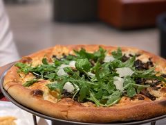 蘑菇pizza-WOLFGANG PUCK KITCHEN & BAR(迪士尼小镇店)