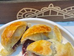 现烤玫瑰鲜花饼-云海肴·汽锅鸡·云南菜(高德置地店)