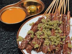 -何妹湿辣牛肉·粤式烧烤砂煲(桂雅路店)