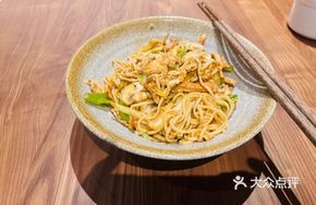 Stir-Fried Noodles with Pork Strips and Mushrooms
