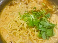 砂锅方便面-冯老二羊肉串