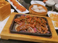 铁板黑椒牛柳-高第街56号港式餐厅·精选(世茂广场宽厚里大明湖店)