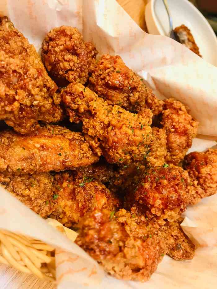 校村炸鸡(健入店)-"两个人点一份炸鸡,量有点多了,还是适合多.