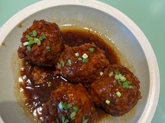 鸭蛋黄狮子头-梅飞酒家(桑园路店)