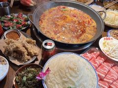 -言玖鲜火锅串串披萨自助(益田假日店)