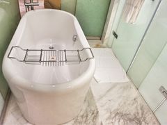 -上海滴水湖皇冠假日酒店